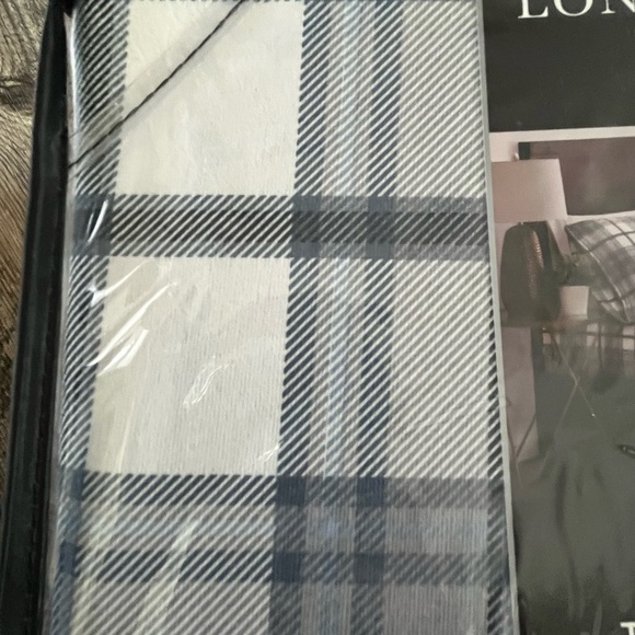 London Fog Turkish Flannel Sheet Set - Black and White Plaid - Picture 2 of 4